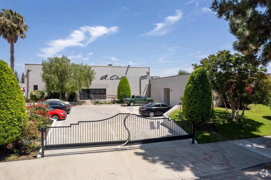 More Photos Of 19401 Business Center Dr, Northridge Warehouse For Lease