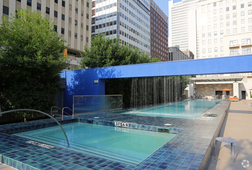 More Photos Of 1623 Main St, Dallas Apartments For Lease