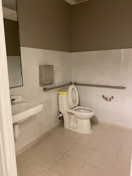 More Photos Of 10046 Three Notch Rd, Troy Office Residential For Lease