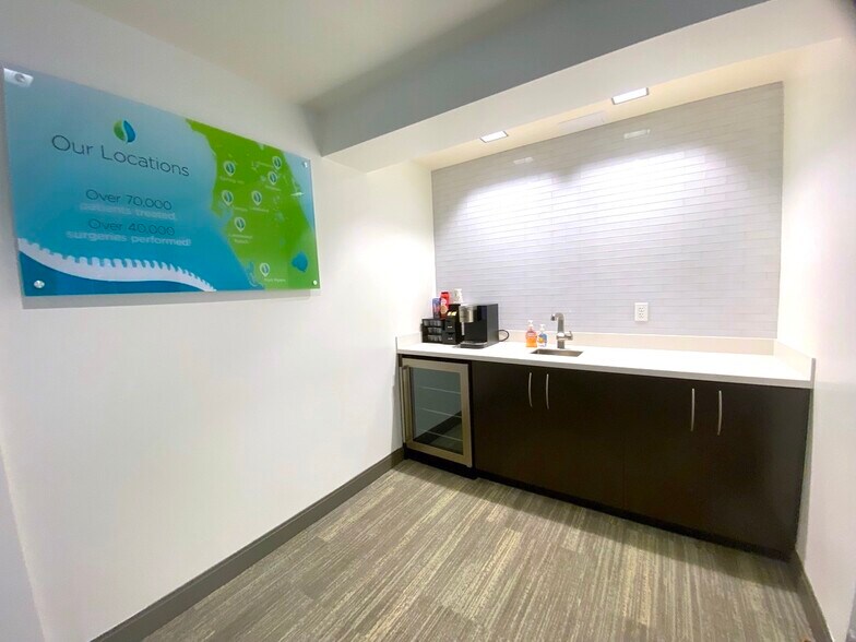 More Photos Of 1105-1129 Saxon Blvd, Orange City Office For Sale