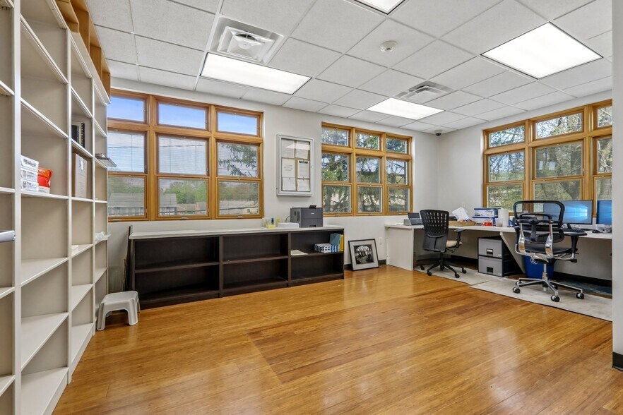 More Photos Of 92 Union Ave, Cresskill Office For Sale