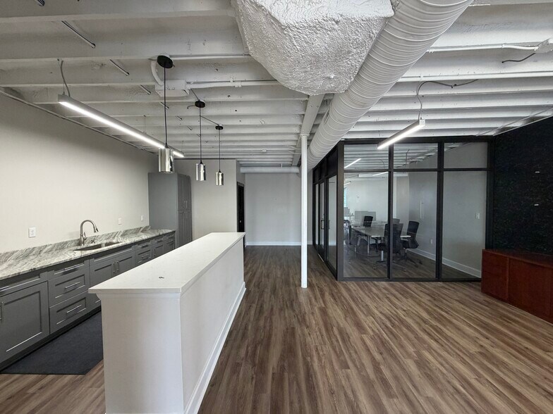 More Photos Of 613 Virginia Beach Blvd, Virginia Beach Freestanding For Lease