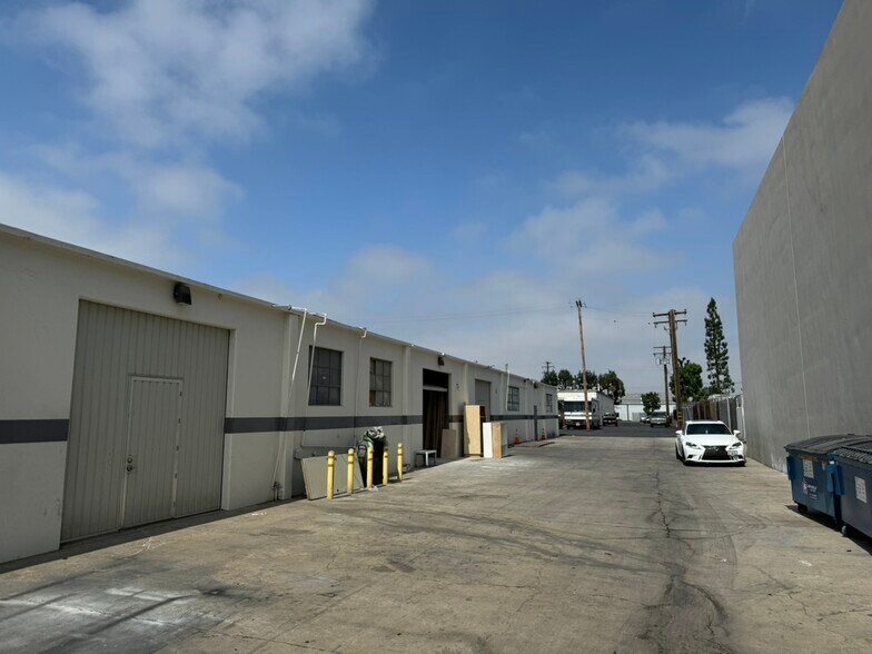 More Photos Of 3002-3012 Halladay St, Santa Ana Warehouse For Lease