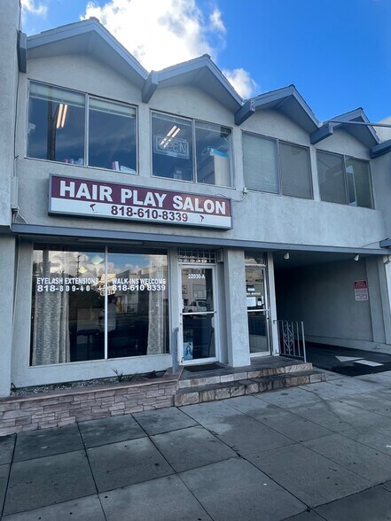 More Photos Of 22026-22030 Ventura Blvd, Woodland Hills Storefront Retail Office For Lease