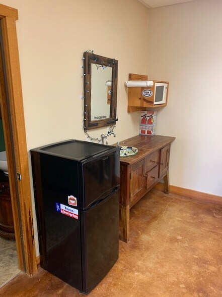 More Photos Of 120 Frog Pond Ln, Dripping Springs Freestanding For Lease