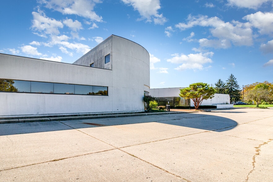 More Photos Of 10196 Springfield Pike, Cincinnati Medical For Sale