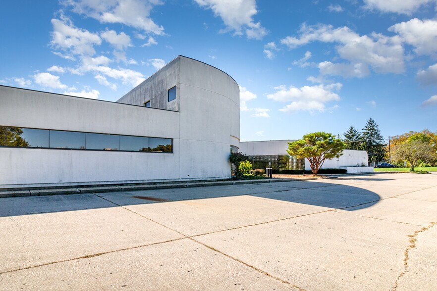 More Photos Of 10196 Springfield Pike, Cincinnati Medical For Sale