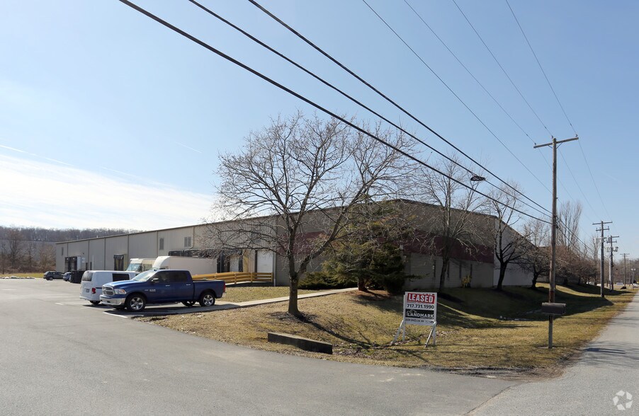 More Photos Of 30-32 Industrial Rd, Elizabethtown Warehouse For Lease