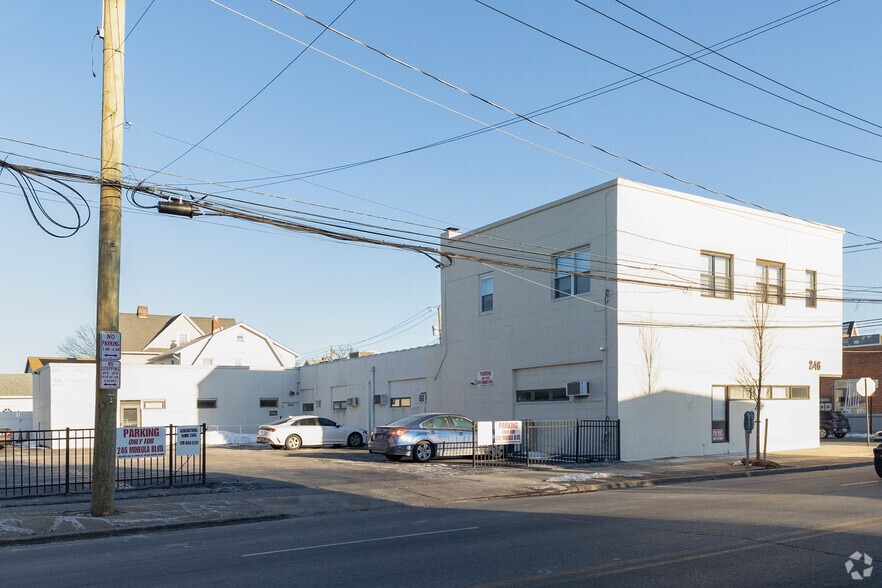 More Photos Of 246 Mineola Blvd, Mineola Office Residential For Lease