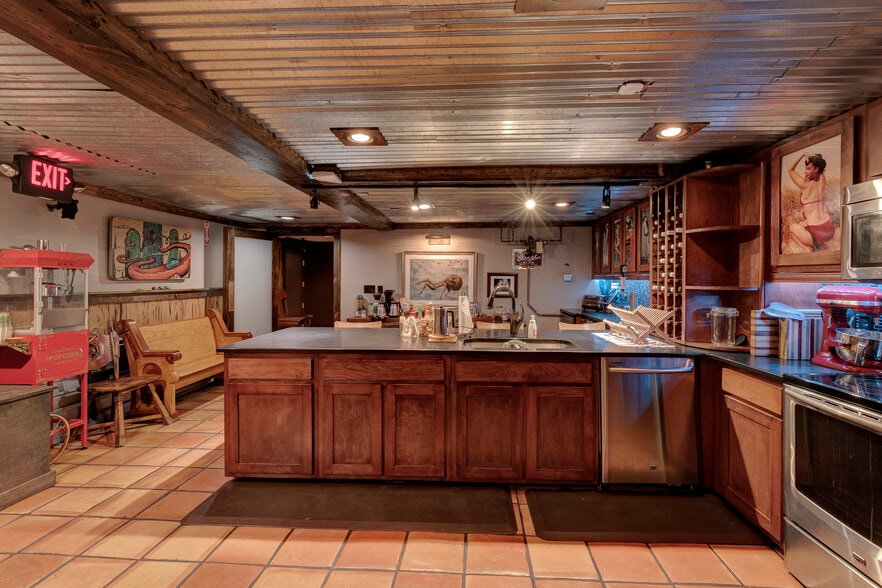 More Photos Of 114-116 17th Ave S, Nashville Office For Sale