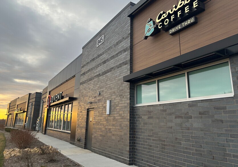 More Photos Of 855 Vikings Parkway, Eagan Restaurant For Lease