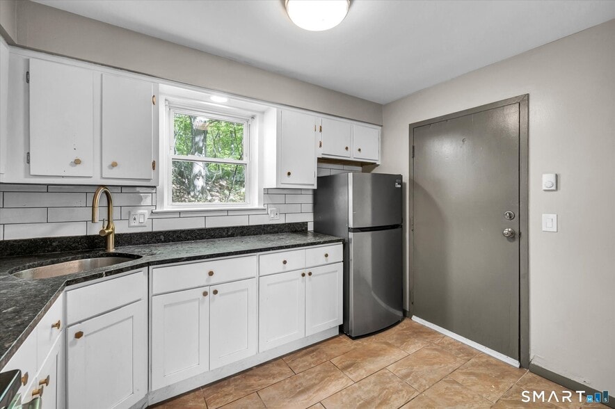 More Photos Of 40 Briarwood Ln, Branford Apartments For Sale