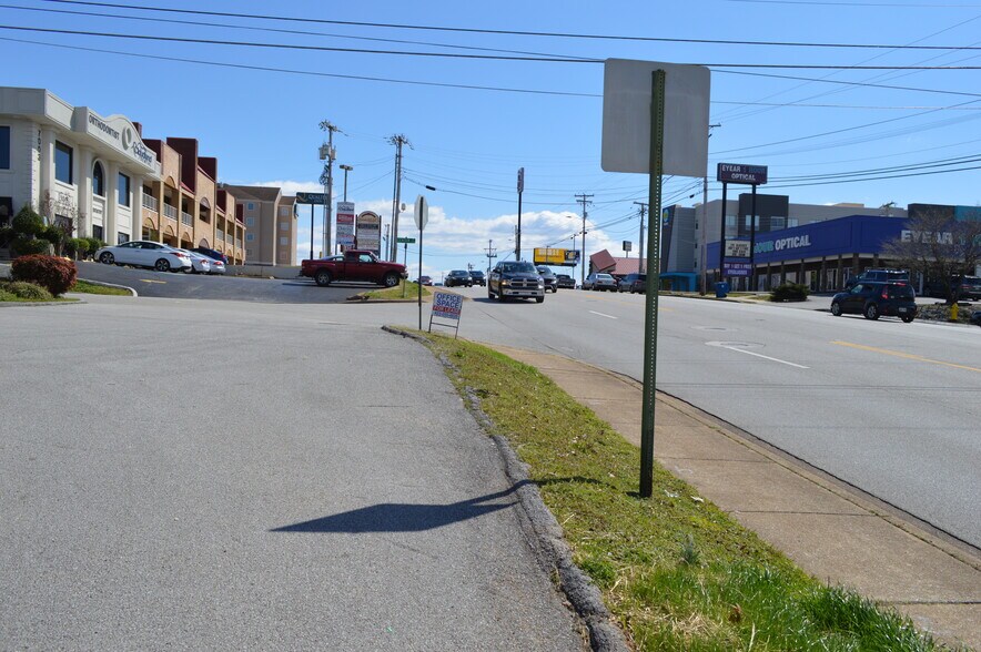 More Photos Of 7010 Lee Hwy, Chattanooga Storefront Retail Office For Sale