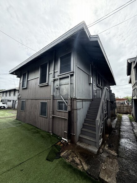 More Photos Of 946 Winant St, Honolulu Apartments For Sale