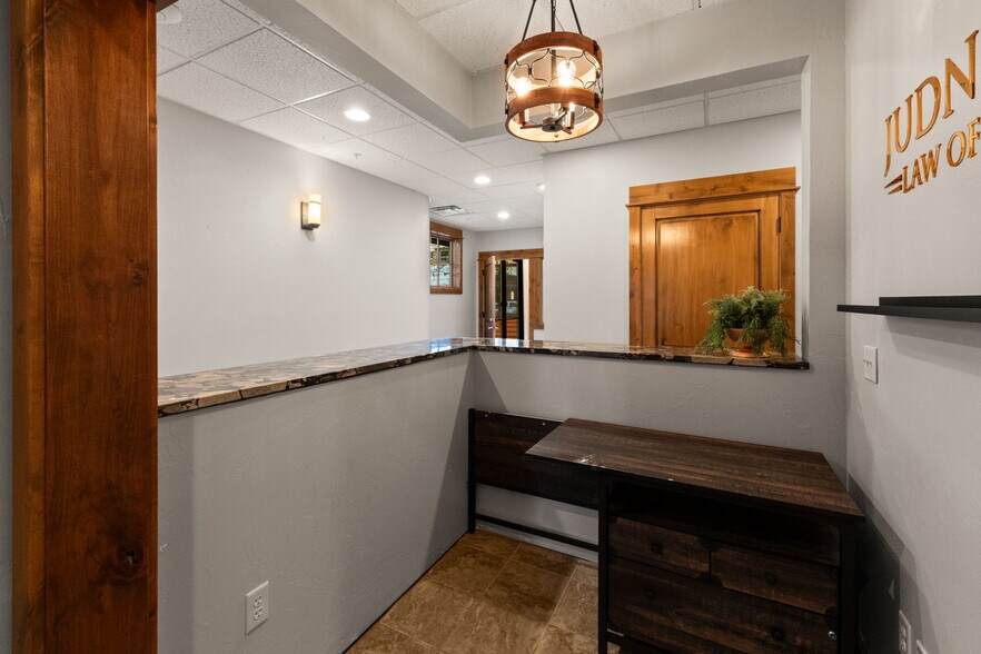 More Photos Of 1940 W Dickerson St, Bozeman Office For Lease