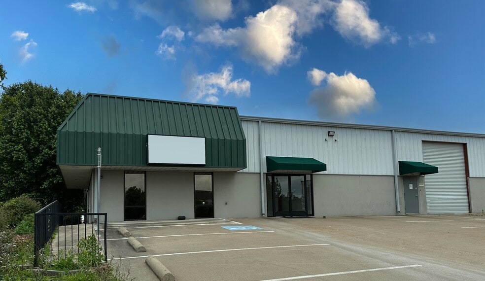 Primary Photo Of 1208 Commercial Blvd N, Arlington Warehouse For Lease