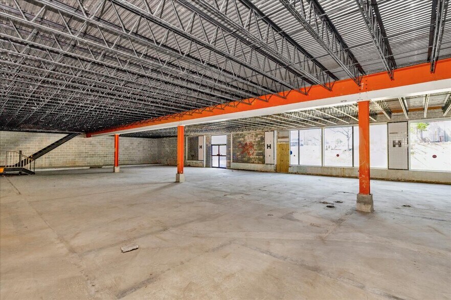 More Photos Of 2025-2027 Center Point Rd, Birmingham Unknown For Lease