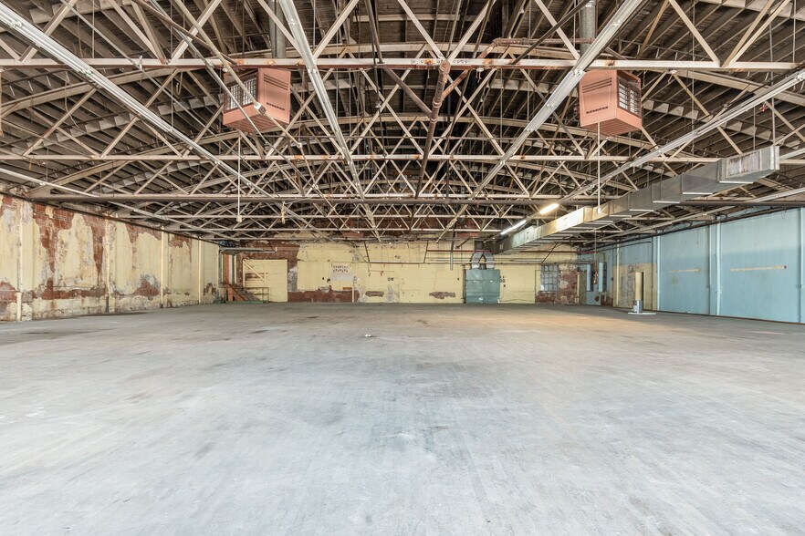 More Photos Of 106 E Market St, Lebanon Warehouse For Sale