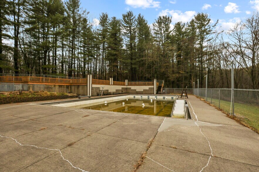 More Photos Of 5734 Durbin Rd, Bellville Specialty For Sale