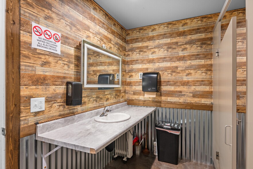 More Photos Of 412 Main St SW, Ronan Sports And Entertainment For Sale