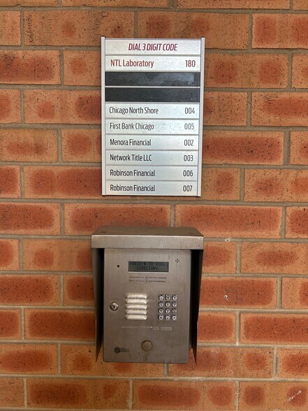 More Photos Of 8831-8833 Gross Point Rd, Skokie Office For Lease