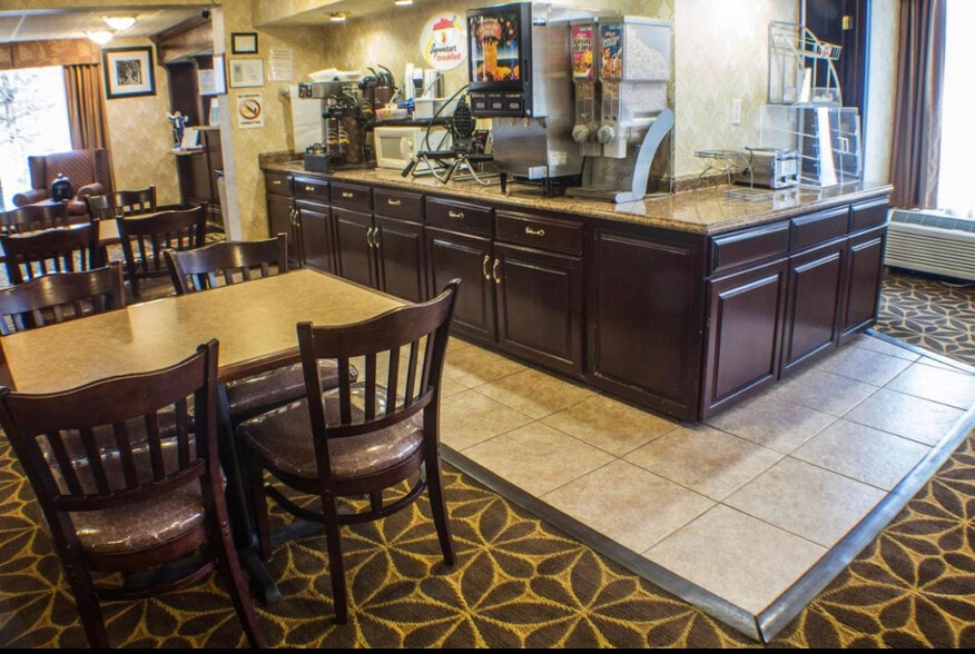 More Photos Of 8040 Perry Hwy, Erie Hotel For Sale