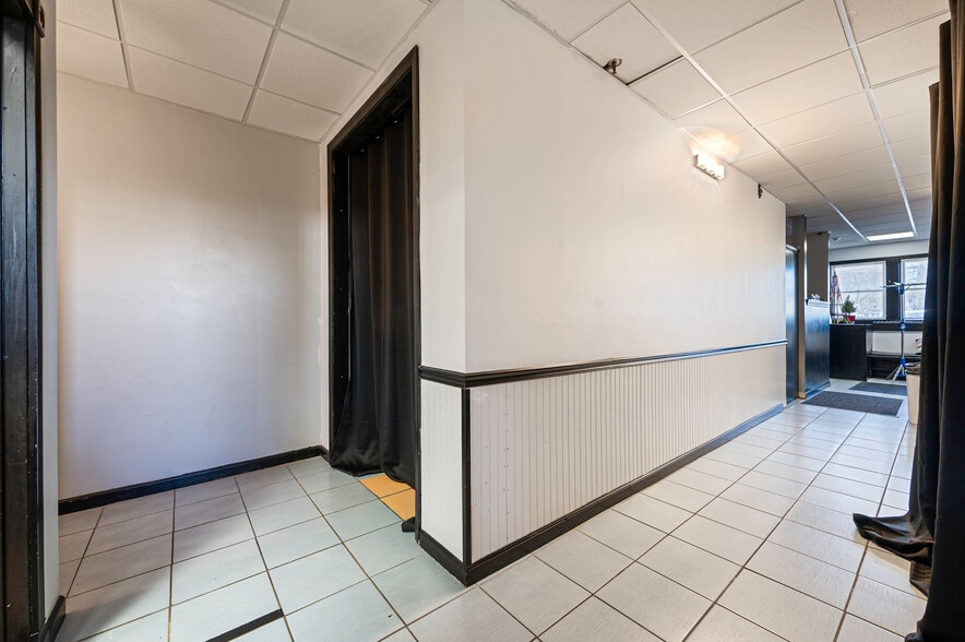 More Photos Of 27 Hanse Ave, Freeport Manufacturing For Sale