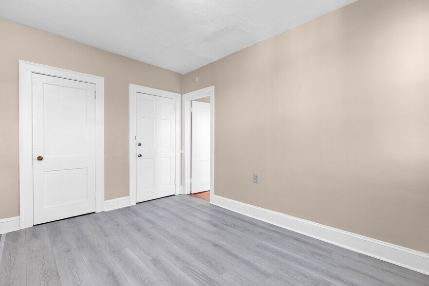 More Photos Of 45 School St, Hartford Apartments For Sale