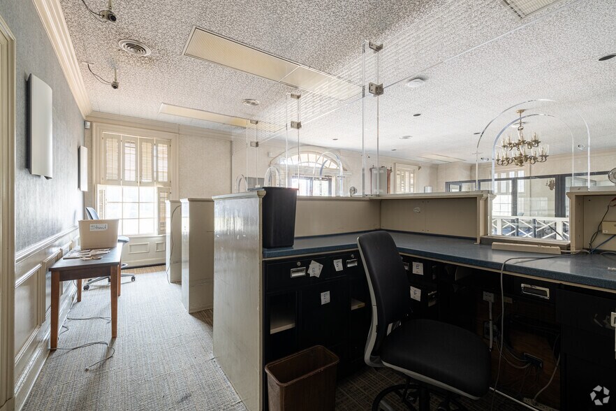 More Photos Of 2505 Abercorn St, Savannah Bank For Lease
