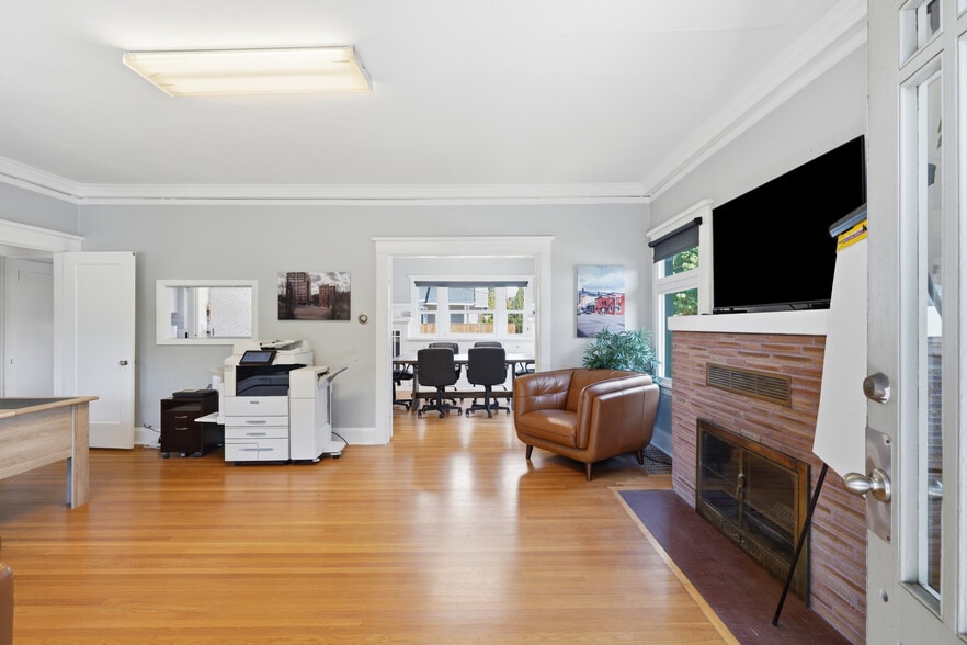 More Photos Of 2901 Main St, Vancouver Office For Sale