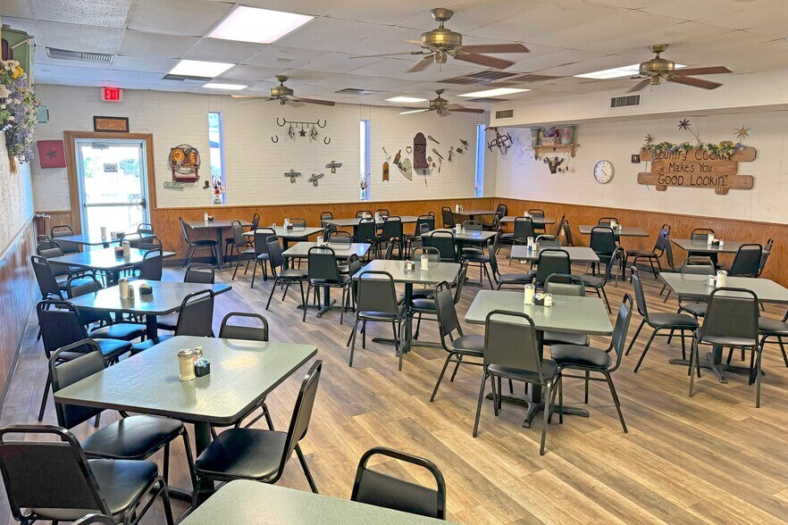 More Photos Of 1403 N Navarro St, Victoria Restaurant For Sale