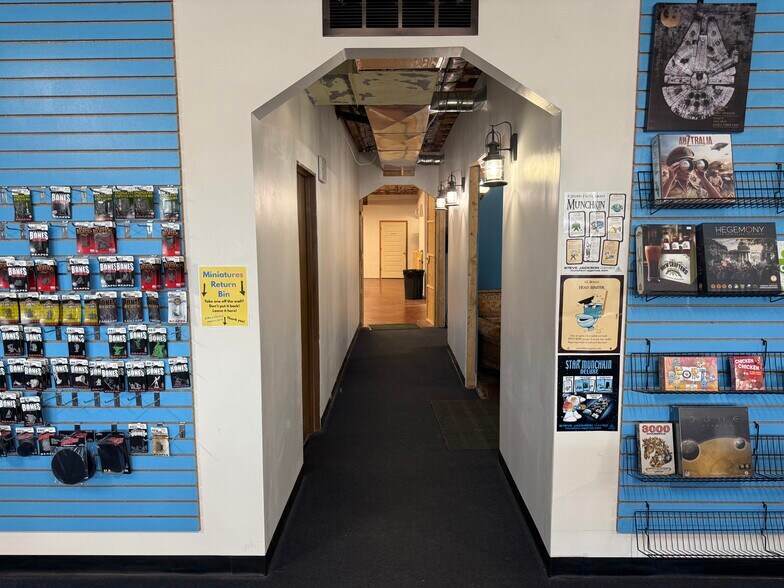 More Photos Of 1327 S Glenstone Ave, Springfield General Retail For Lease