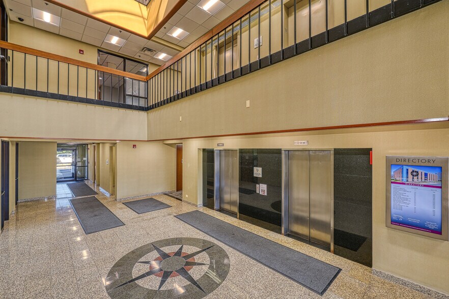 More Photos Of 10700 W Higgins Rd, Rosemont Loft Creative Space For Sale