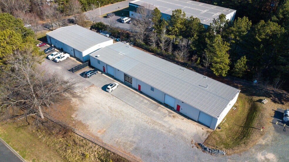 More Photos Of 105 Parr Dr, Huntersville Warehouse For Lease