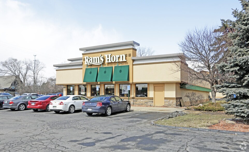 More Photos Of 26200 W 12 Mile Rd, Southfield Restaurant For Sale