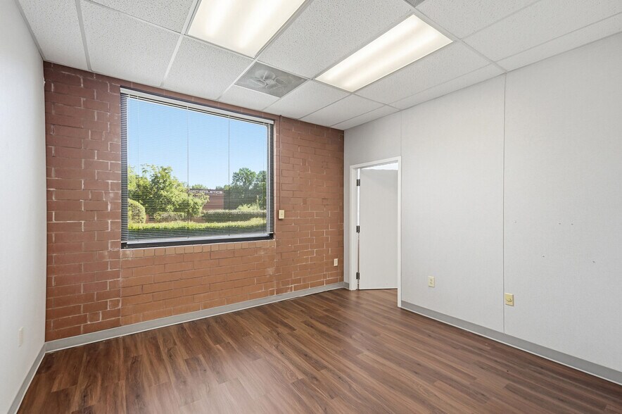 More Photos Of 10605 Southern Loop Blvd, Pineville Warehouse For Lease