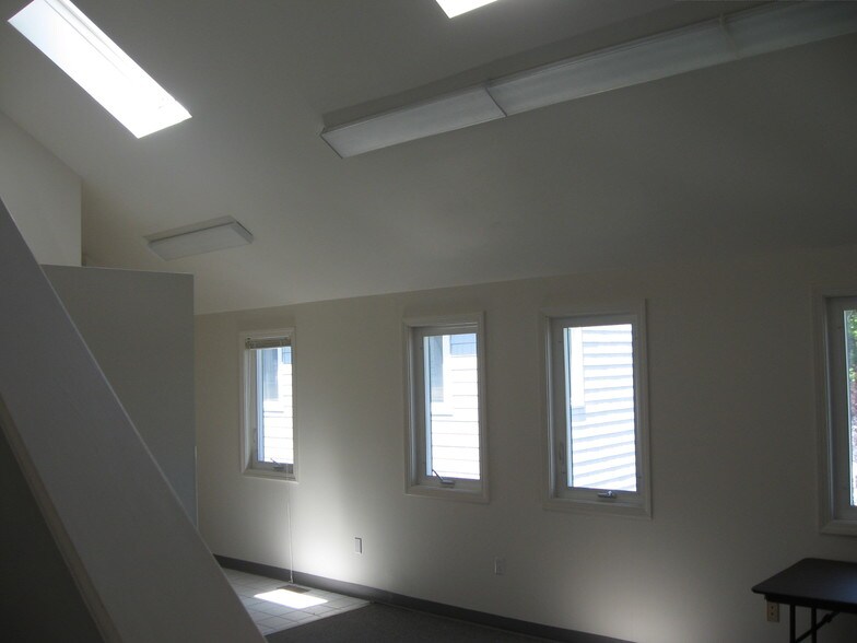 More Photos Of 123-125 Washington St, Foxborough Warehouse For Lease