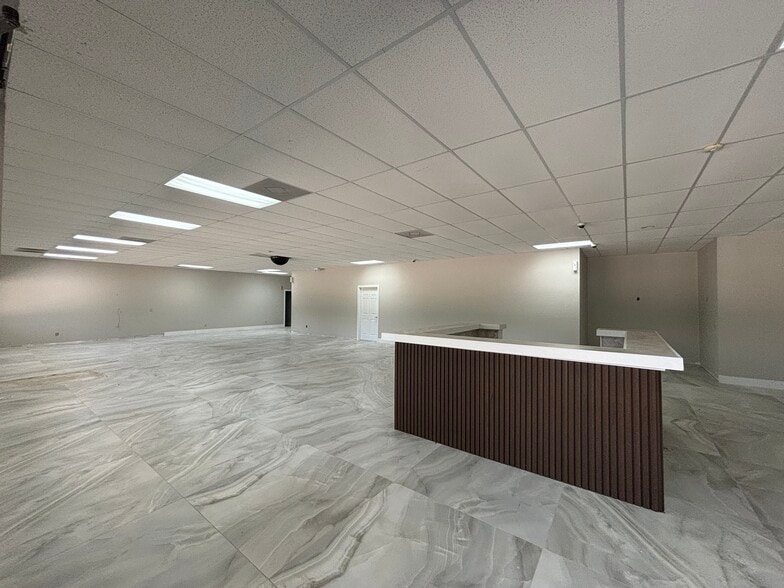 More Photos Of 6350 Bayshore Rd, North Fort Myers Freestanding For Lease