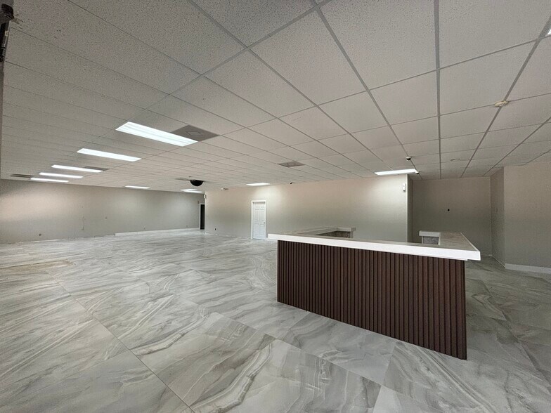 More Photos Of 6350 Bayshore Rd, North Fort Myers Freestanding For Sale