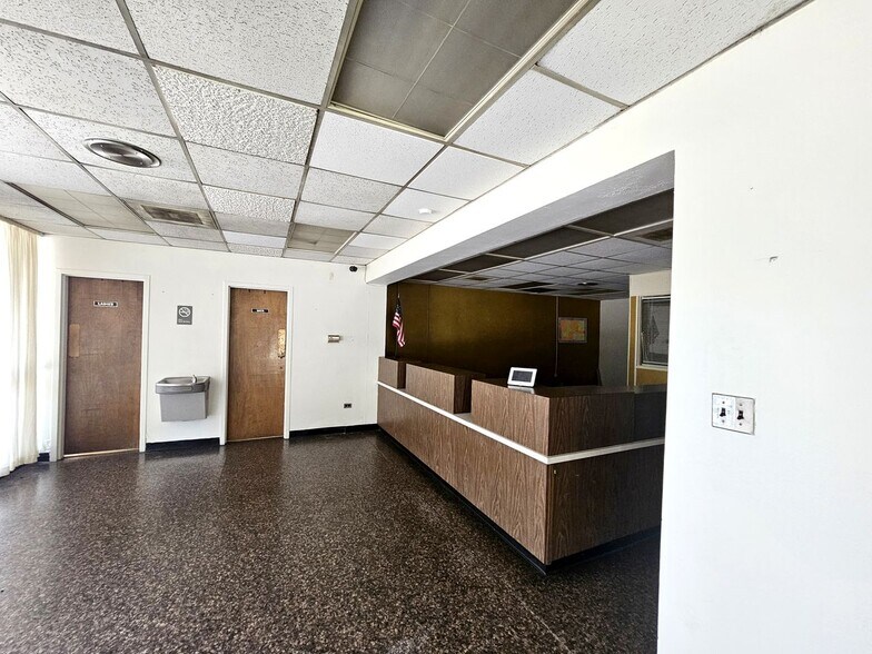 More Photos Of 425 S Lee St, Whiteville Office For Sale