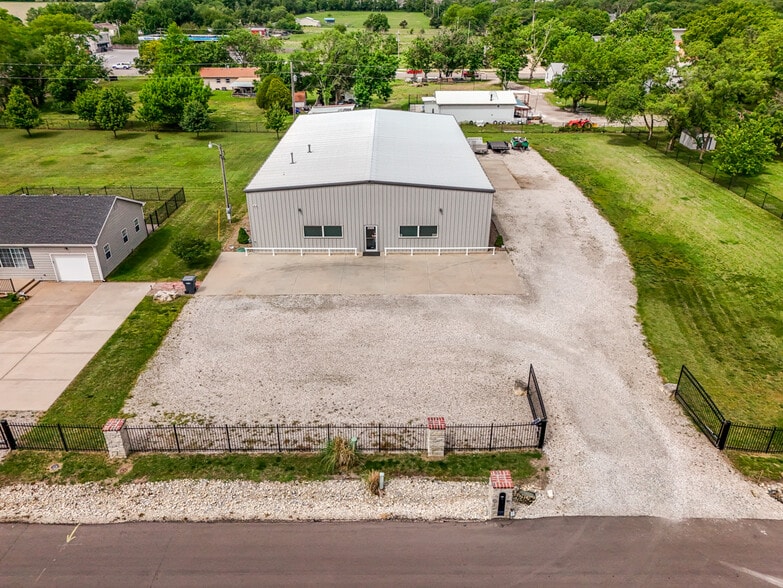 More Photos Of 2325 S Crest St, Wichita Warehouse For Sale