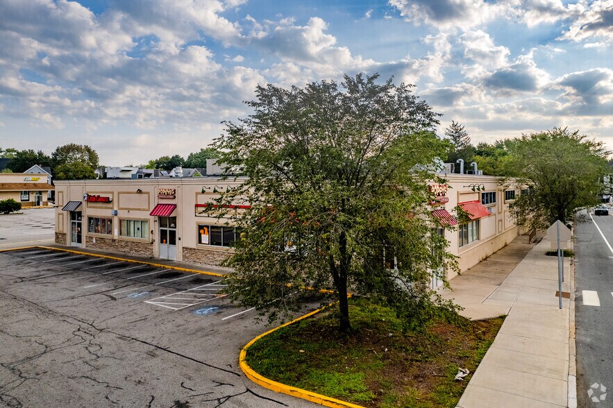 More Photos Of 539 Smith St, Providence Supermarket For Lease
