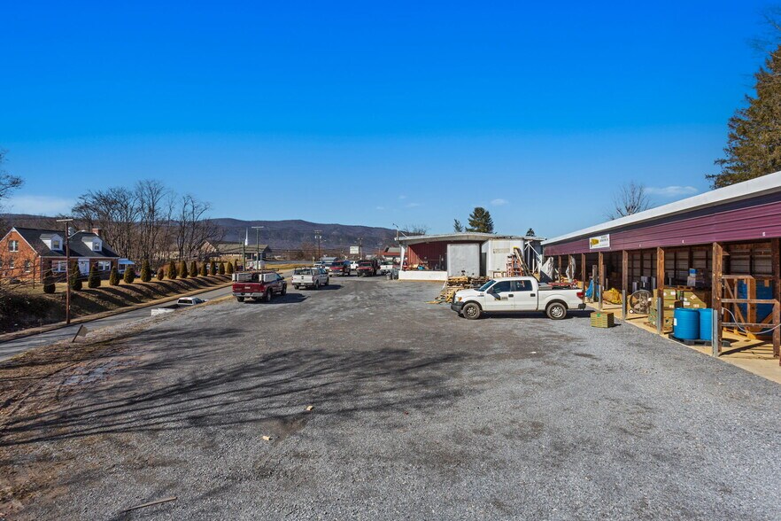 More Photos Of 710 4th St, Shenandoah Warehouse For Sale