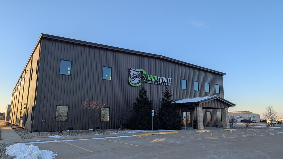 Primary Photo Of 4113 E Oakland Ave, Bloomington Industrial For Sale