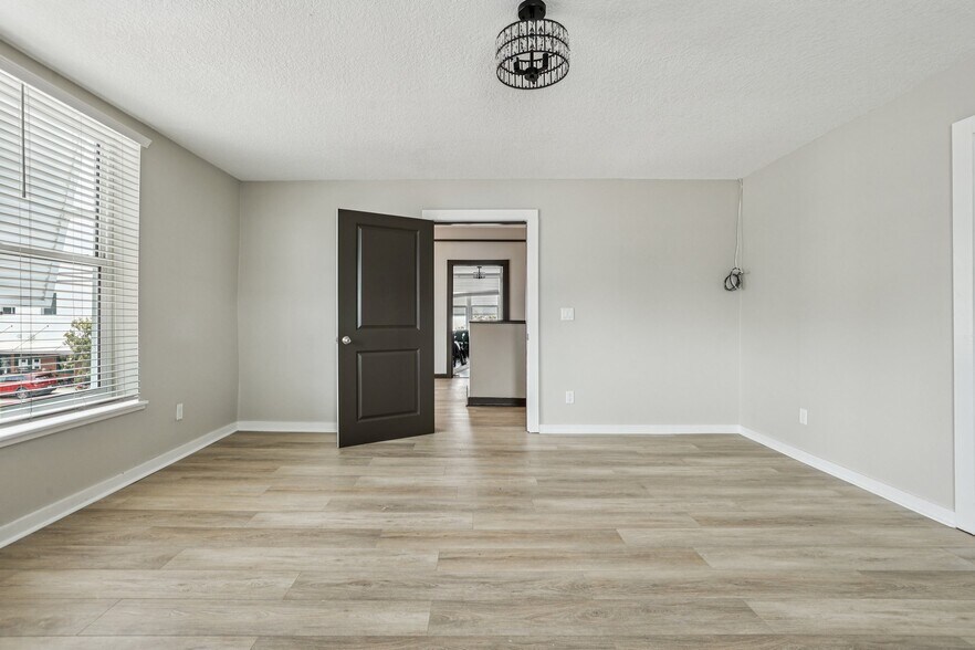 More Photos Of 801 W Montrose St, Clermont Restaurant For Sale