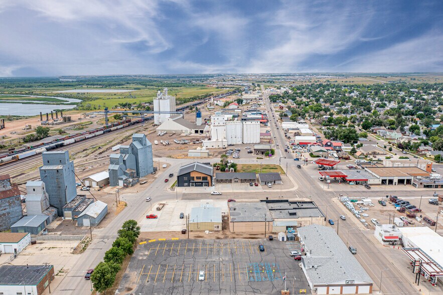 More Photos Of 107 Washington Ave, Williston Flex For Sale