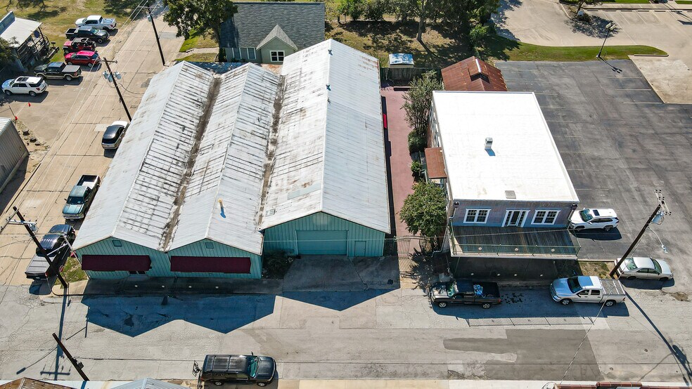 More Photos Of 201 W First St, Brenham Distribution For Sale