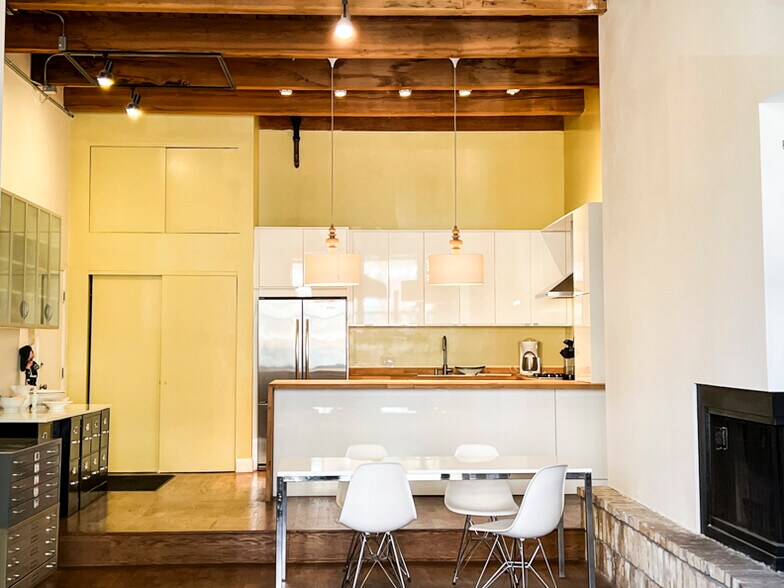 More Photos Of 1113 W Armitage Ave, Chicago Storefront Retail Office For Lease