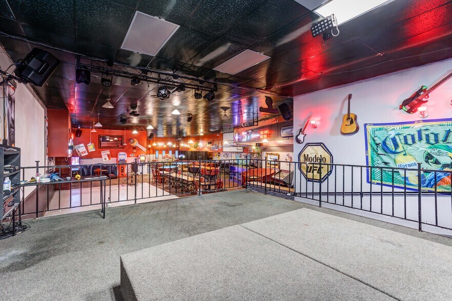 More Photos Of 149 E Main St, Hermiston Bar For Lease