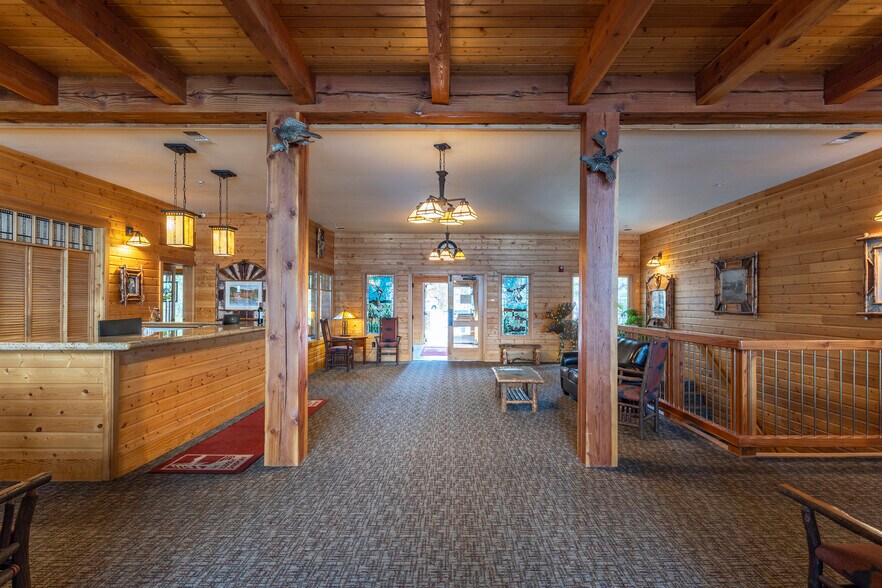 More Photos Of 41-45 Lakeshore Dr, Sagle Hotel For Sale